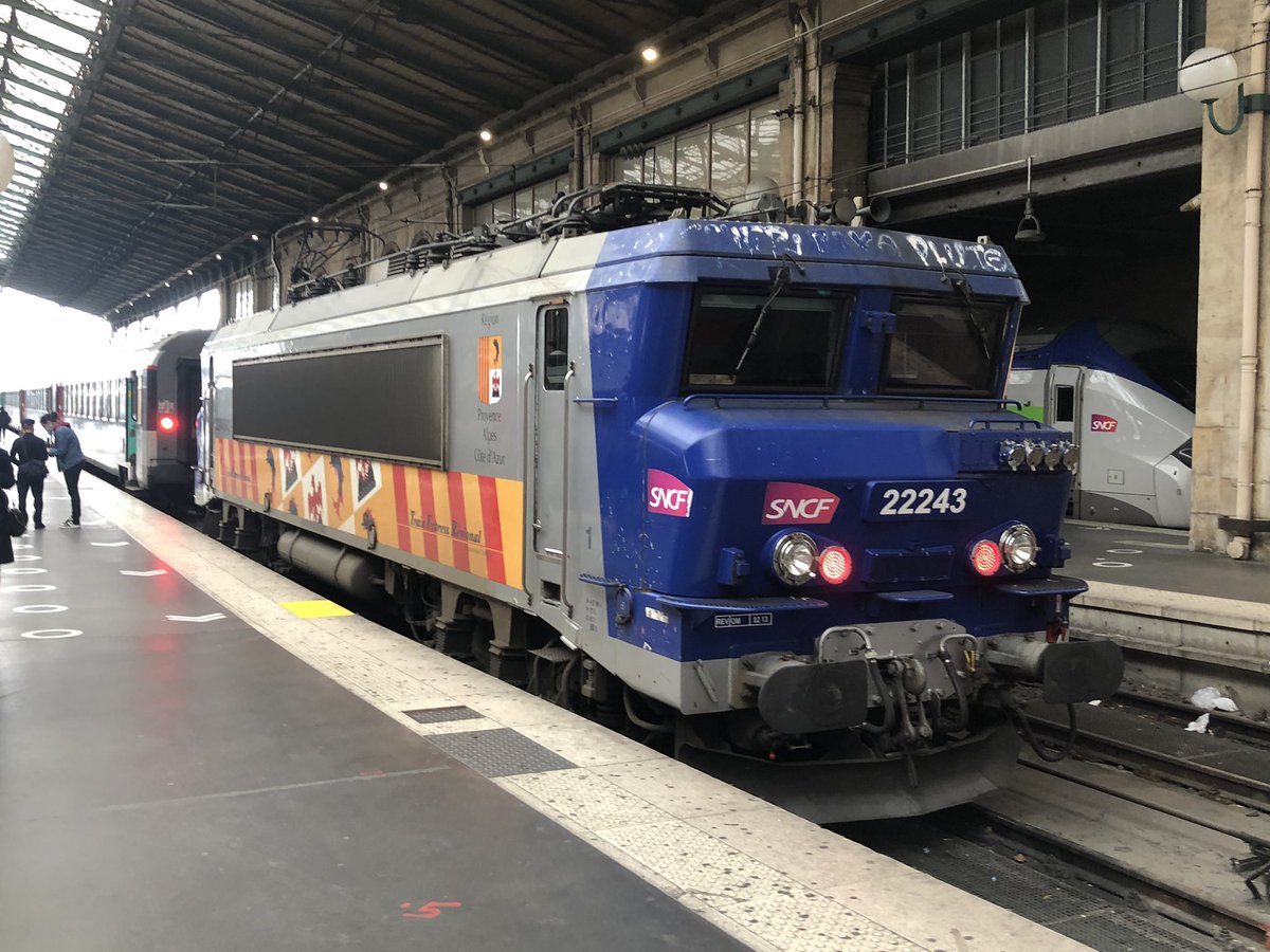 xc_43184's tweet photo. C’est quand même beau les 22200 PACA à PNO….pendant ce temps là le terminal Eurostar est désespérément vide #saveeurostar https://t.co/doj3eeG8Ra