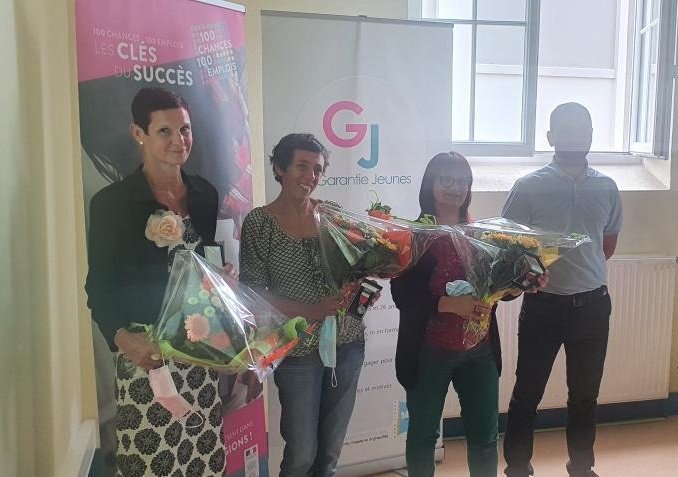 MLNordVienne's tweet photo. 🏅 Des collaboratrices de la #MLNV se sont vues remettre les médailles du travail pour leurs 2️⃣0️⃣ années d'engagement au service des jeunes accompagnés sur le territoire de @CAChatellerault et du #PaysLoudunais ☑️ https://t.co/LhN0lFBt13