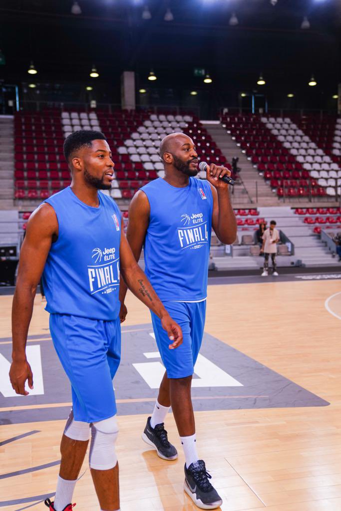 bomaye12's tweet photo. Quelques photos du match des influenceurs qui a eu lieu en marge de la finale du final four @LNBofficiel !
Jโai tatรฉ du ballon comme du micro ce jour lร !
#rocdamic https://t.co/4PAJNySUwH