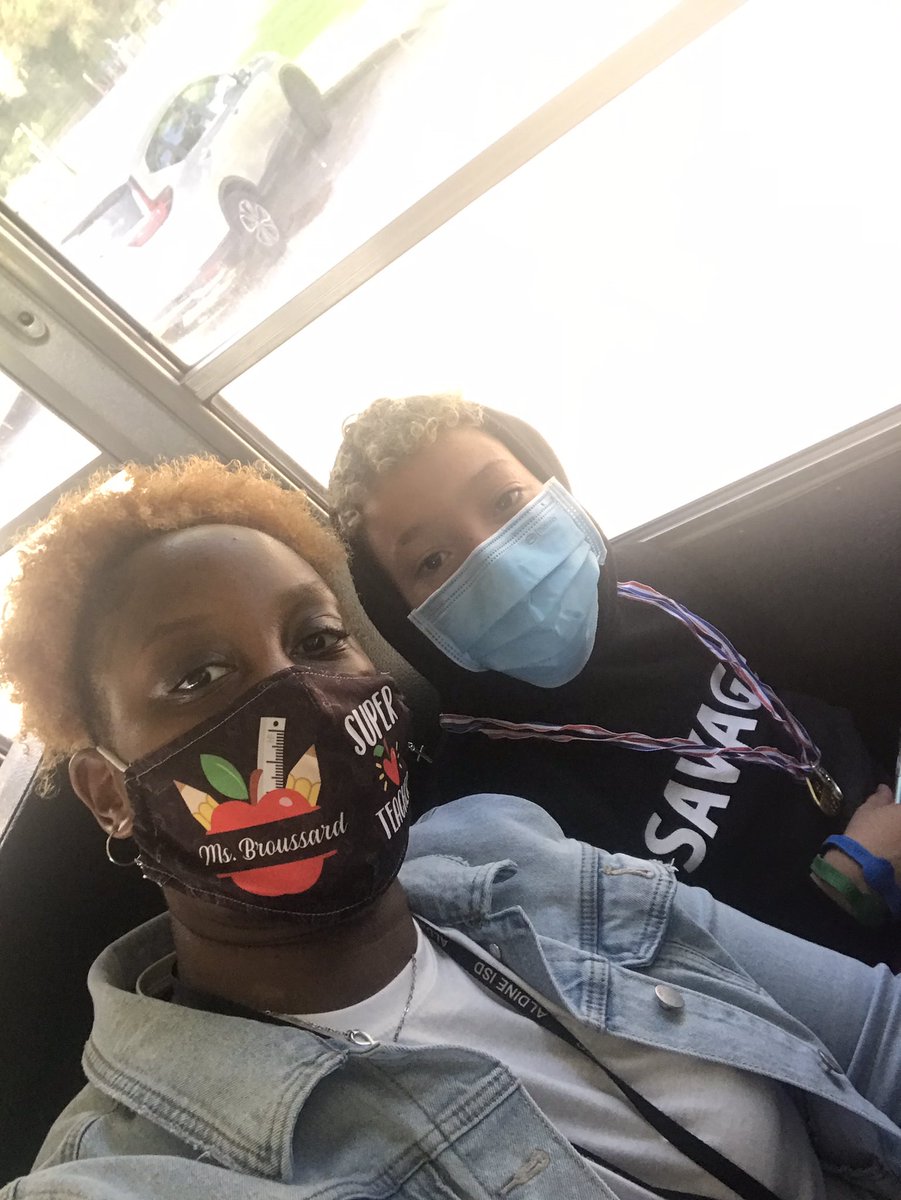 #Goingforthegold #Fieldtripping @SamBriseno26 <a href="/rocharoy/">Roy Rocha</a> @GFTG2021_AISD #Campescamilla