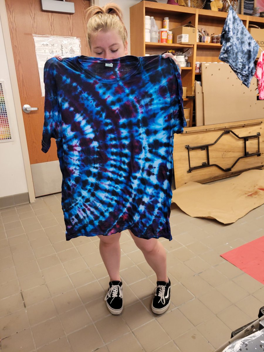 CEColeArt's tweet photo. Nothing says summer fun like tie-dye.  These students rocked their tying and dying methods.  #MSDsummerstyle @muhlsd https://t.co/8Bh1xuqRRc