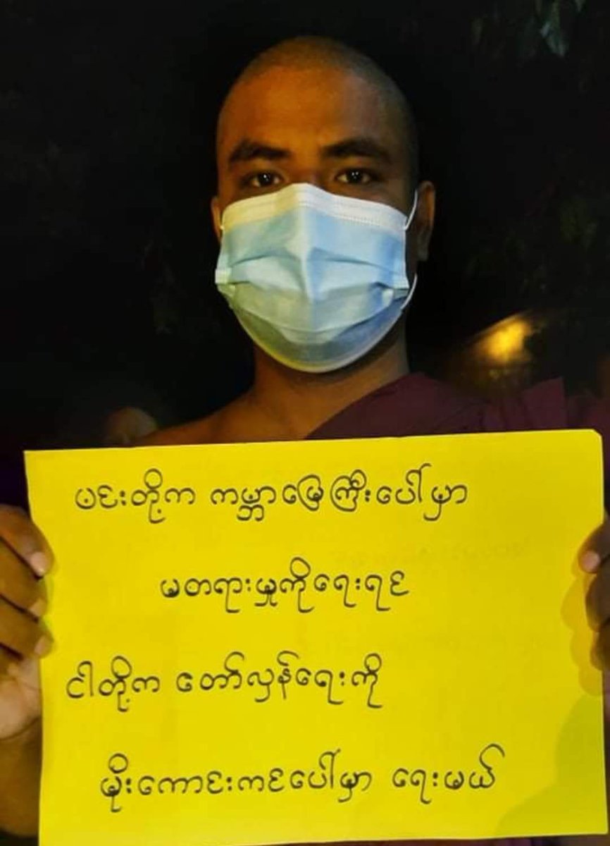 PhooMyatThwe05's tweet photo. Anti-coup night protest was staged by lead by a monk in Pyigyidagun Township, #Mandalay Region despite a series of shootings and arrests protest was staged successfully. 
#DreadfulCovidAmidMilitaryCoup
#June30Coup
#WhatsHappeningInMyanmar https://t.co/oKeSgLKaco