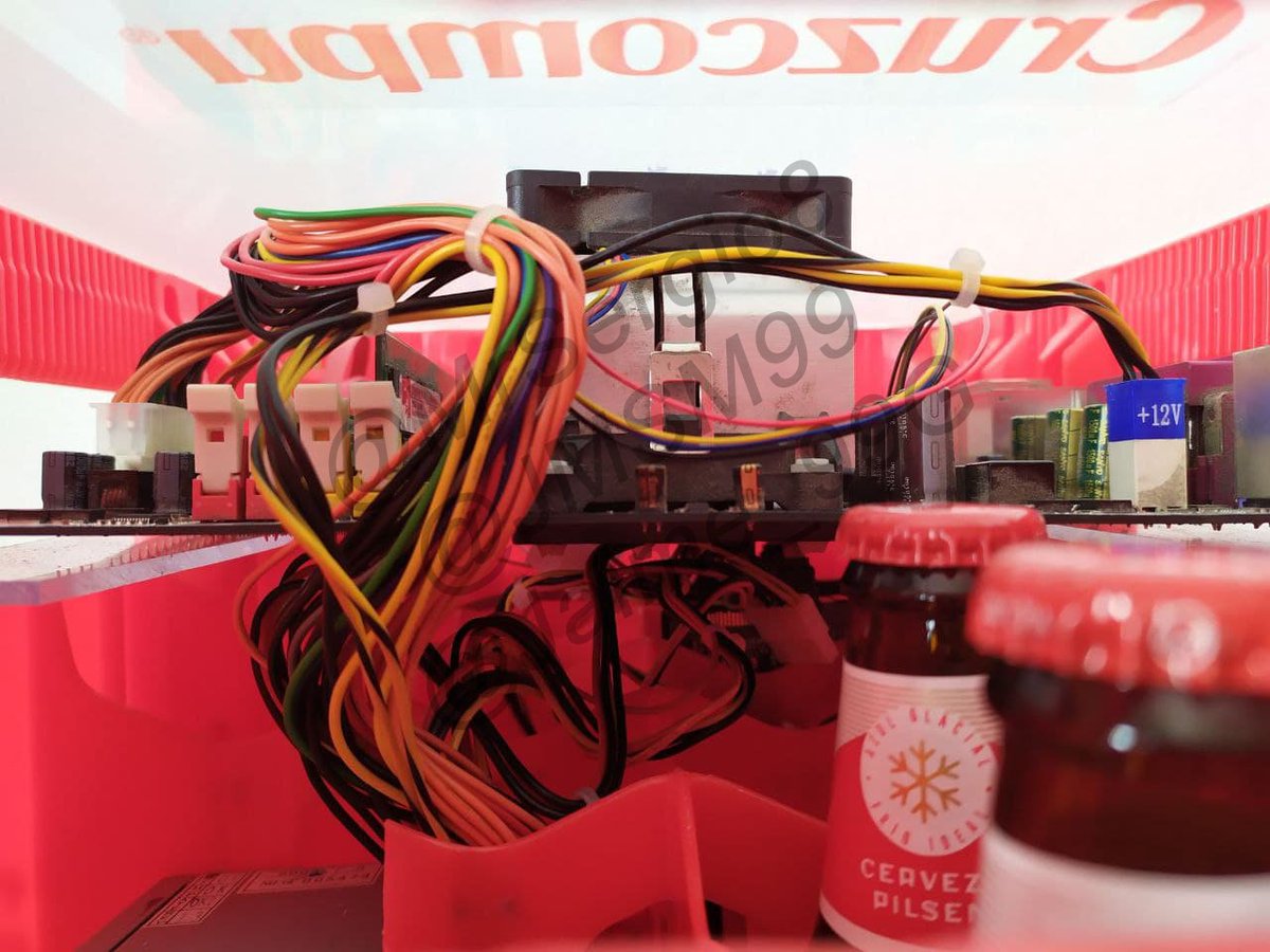 MrSergio8's tweet photo. Por fin podemos enseñar nuestro proyecto para la @etsi_uhu: La "CRUZCOMPU"
El ordenador más cervecero que habréis visto nunca, hecho completamente de piezas recicladas.
¿Qué os parece @Cruzcampo ? https://t.co/srSM5iCv6e