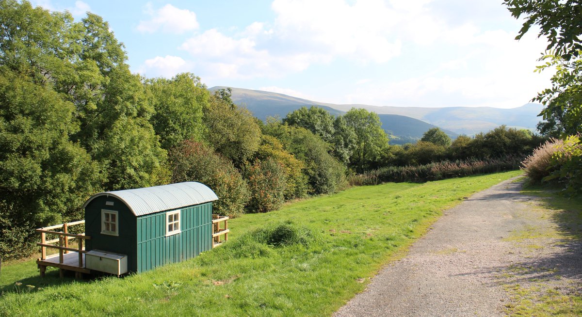 cabinbookers's tweet photo. 🌞 Brecon Beacons shepherds hut
🌞 Next to a great country pub
🌞 Some July &amp; August Dates available

Take a trip to Wales this Summer: https://t.co/xlFfDut4Hx

#cabin #holidays #staycation #nature https://t.co/ianyDhMJuB