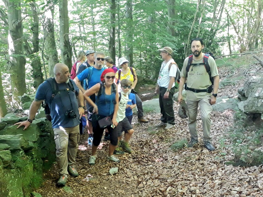 ParcoBeigua's tweet photo. Domenica scorsa Geo-trekking archeologico lungo la strada megalitica fino al Monte Greppino, per rivivere miti e credenze degli antichi abitanti del #Beigua, che qui hanno lasciato numerosi segni della loro presenza
E visita straordinaria al Museo di Alpicella #Varazze https://t.co/ZFHdfQ6Kmh