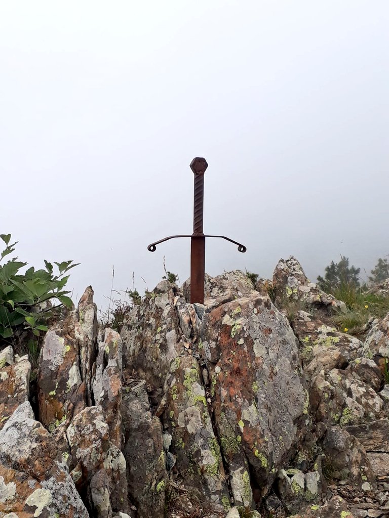 ParcoBeigua's tweet photo. Domenica scorsa Geo-trekking archeologico lungo la strada megalitica fino al Monte Greppino, per rivivere miti e credenze degli antichi abitanti del #Beigua, che qui hanno lasciato numerosi segni della loro presenza
E visita straordinaria al Museo di Alpicella #Varazze https://t.co/ZFHdfQ6Kmh