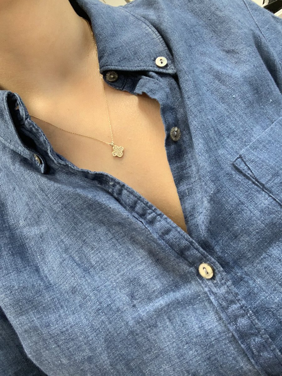 mari_mari_mf's tweet photo. Didn’t wear jeans for work today, but I found a “denim-ish” shirt :) #AnneforSanditon #Sanditon #DenimforDenham https://t.co/yaecmVHMIR