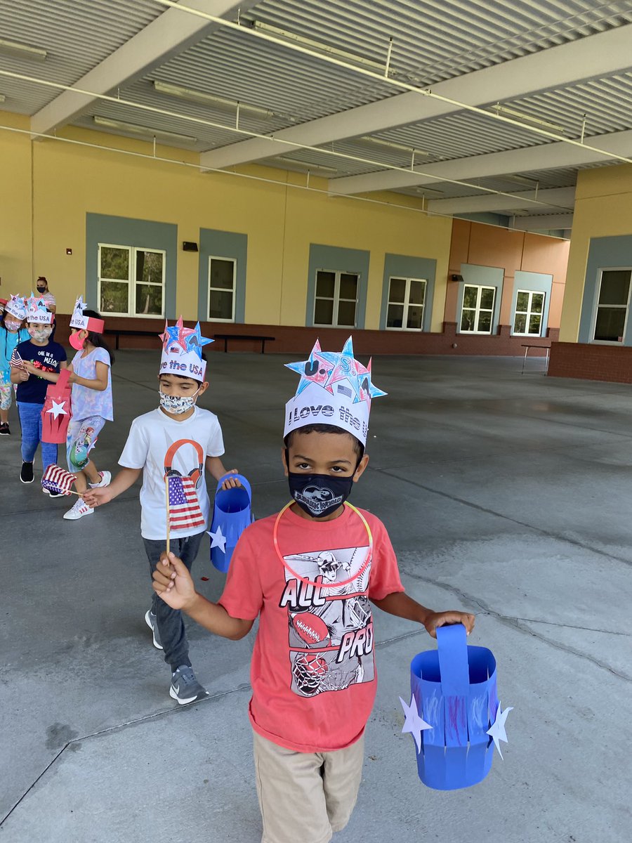 StoneLakesOCPS's tweet photo. Camp Learn A Lot Patriotic Parade! #stonelakesOCPS #innovationOCPS #camplearnalot https://t.co/mmlRpnSBiQ
