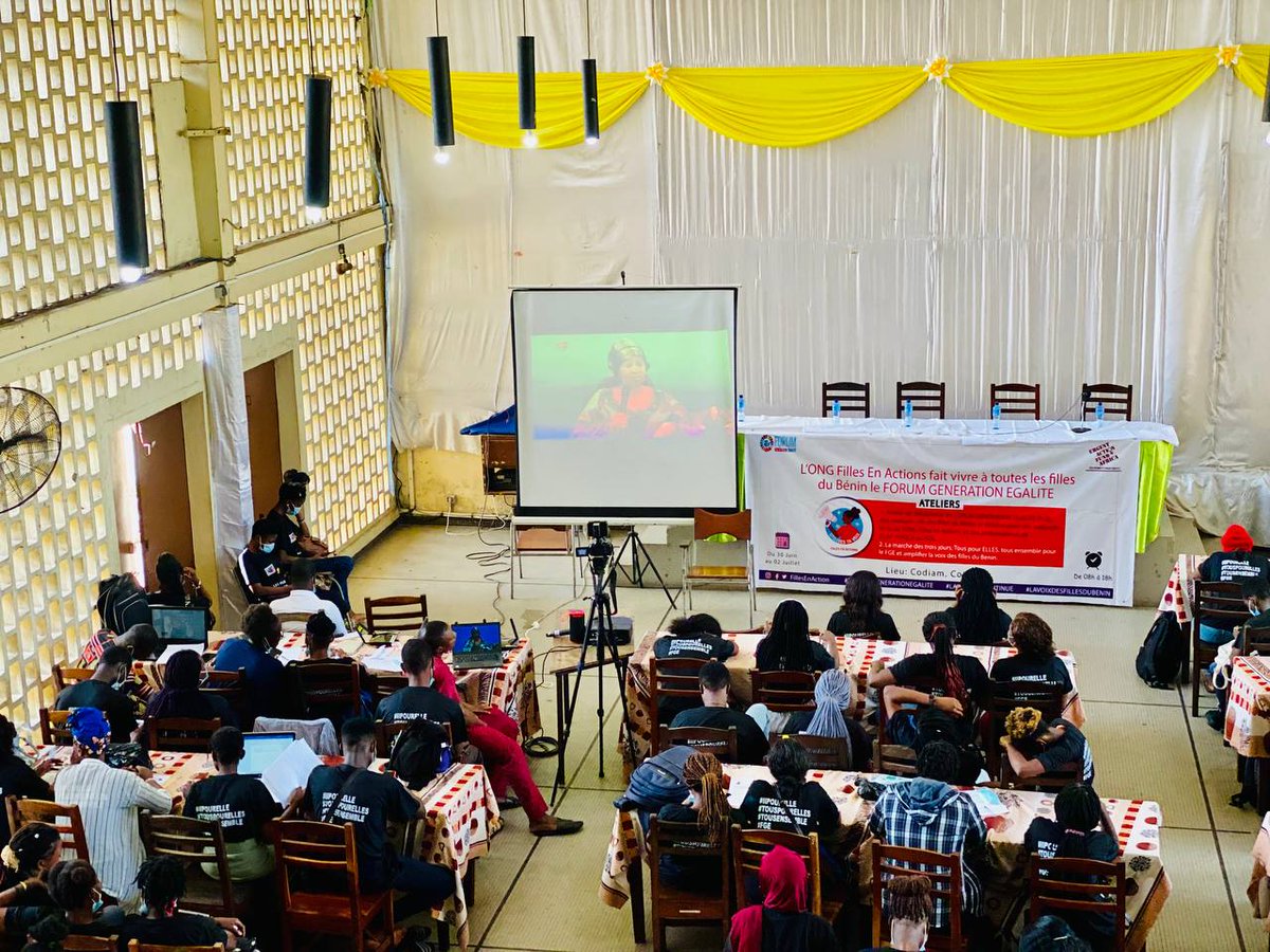Actuellement 100 participants dont 8️⃣0️⃣% de ♀️ et 1️⃣0️⃣% de ♂️ du 🇧🇯 suivent en direct la cérémonie d'ouverture histoire du #ForumGenerationEgalite aux côtés de <a href="/ActionsFilles/">Filles en Actions</a> ONGs de <a href="/briansossou1/">Brian SOSSOU</a> .

#heforshe 
#FGE 
#LesfillesduBenin
<a href="/GenEgaliteFR/">Forum Génération Égalité</a> 
<a href="/EmmanuelMacron/">Emmanuel Macron</a> 
<a href="/bjlaurenceau/">barbara laurenceau</a>