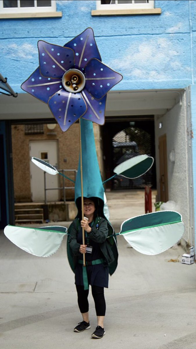 M_Castelletti's tweet photo. Aren’t our newly-commissioned megaphone-fitted giant talking flowers wonderful?#AliceInWonderland #AliceDay @TheStoryMuseum #ThroughTheLookingGlass #lewiscarroll #tigerlily #powerofpartnerships @MCSOxford @OxfordCity #oxford #outdoor #engagement #puppet @blackwelloxford @OxTweets https://t.co/RGNuPd5sra