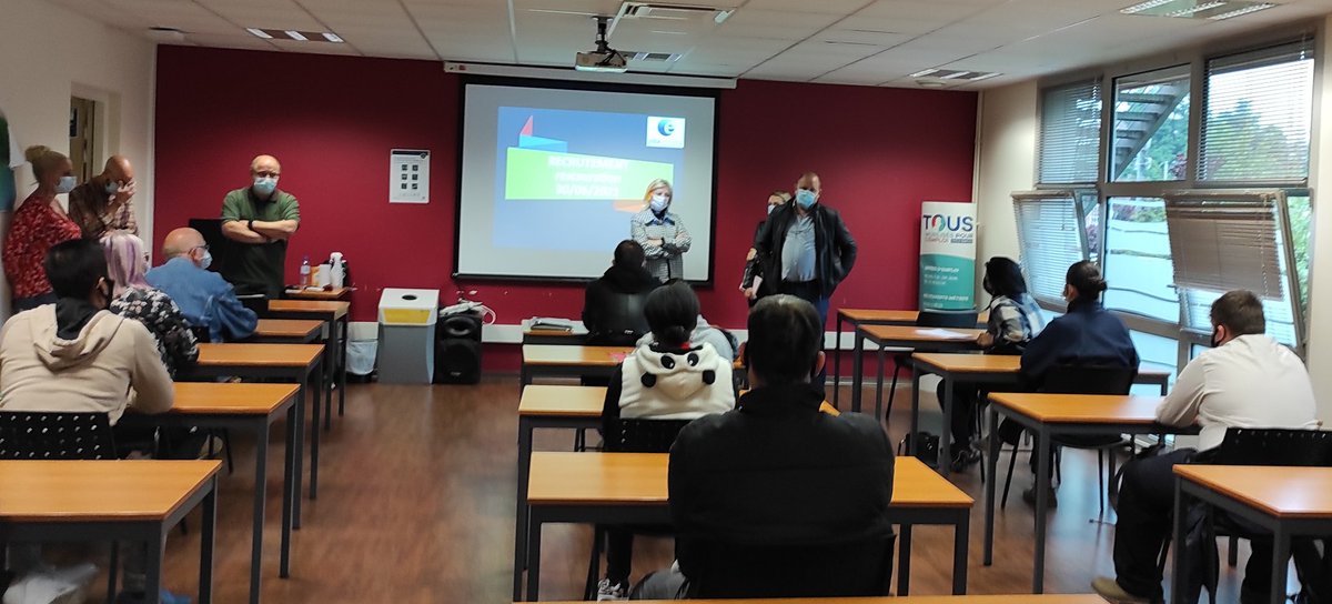 #TousMobilisés 
M. &amp; Mme MARTINEZ, restaurateurs, ouvrent un nouvel établissement sur le Cambrésis et nous renouvellent leur confiance pour le recrutement 👍
4 recrutés en service en salle ce jour et 7 candidats inscrits sur la MRS Cuisine 👏👏👏
<a href="/SilvertKarine/">Silvert karine</a> <a href="/DumontLucille/">Lucille Dumont</a>