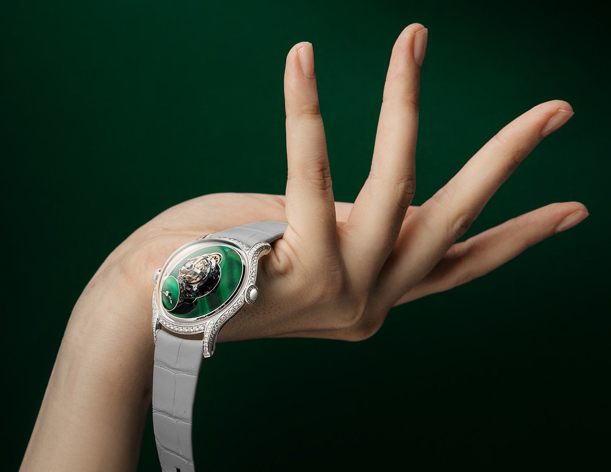 Oh noooo, another one?
2021 is definitely the year of green watches... but this is not just any green, it's MALACHITE green :)
The LM FlyingT Malachite features a dialplate and subdial in the vibrant green gemstone, in a white gold case set with diamonds. mbandf.com