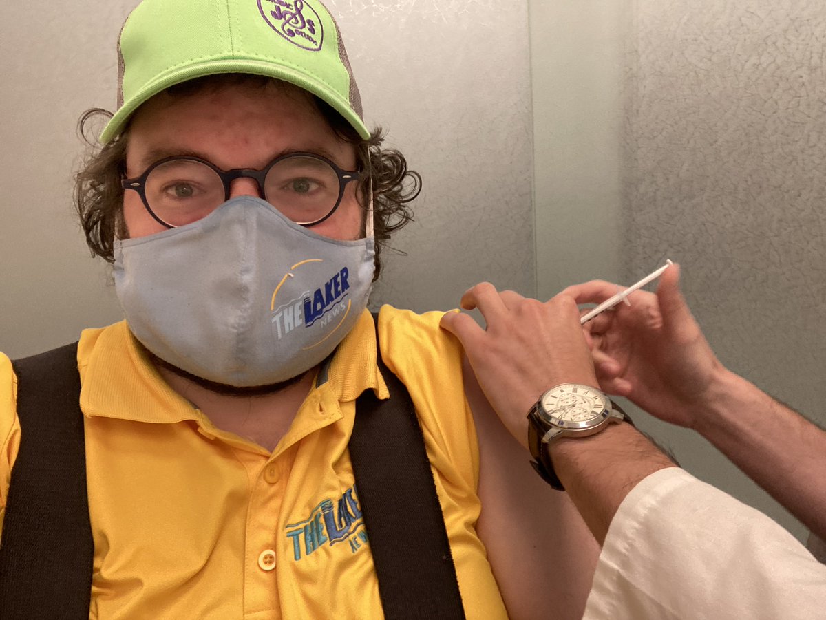 ReprtrPatHealey's tweet photo. And I’m 14 days closer to being fully #AZMod vaccinated after my second #Covid19 vaccine dose at Walmart Pharmacy in #Truro. Best part it was a intern from #FallRiverNS that gave me the jab. 😁😁 #GetVaccinated https://t.co/vX6D18nU7Q