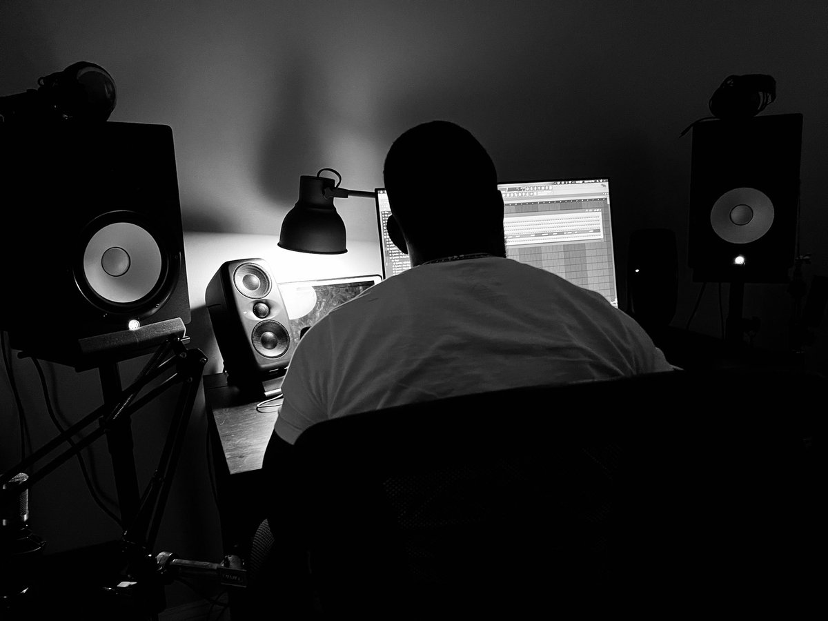 beatmachineprod's tweet photo. The grind don’t stop. 

#beatmaking #musicproducer #musicproduction #beatstars https://t.co/Um03PhD6dM