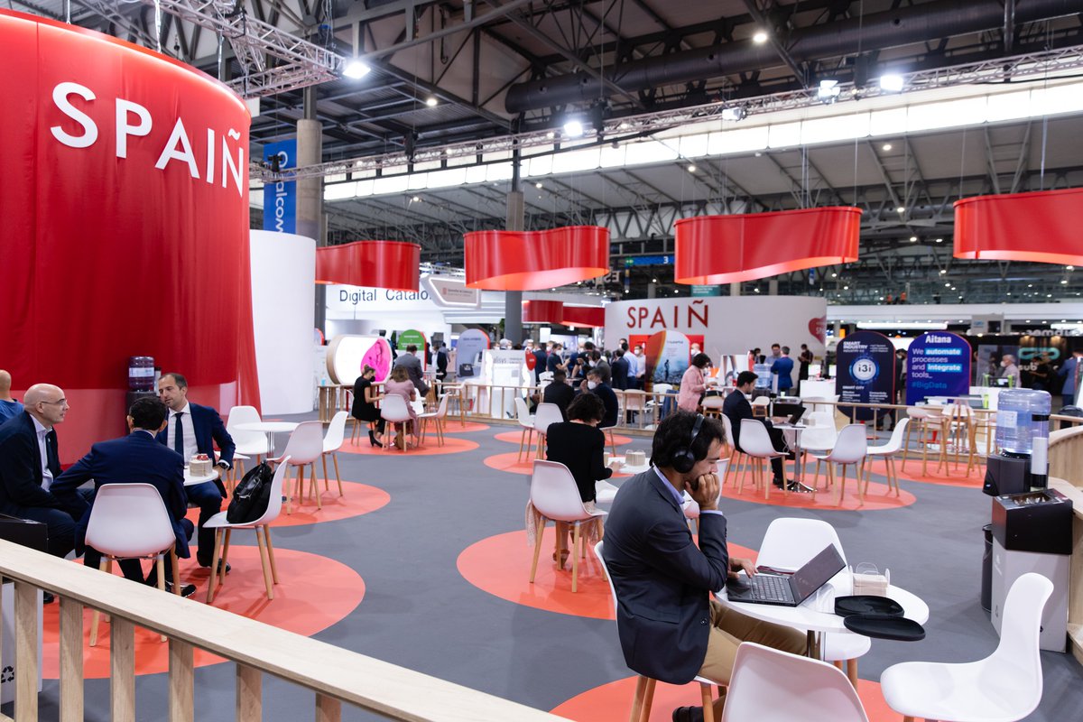 absolute_aec's tweet photo. Seguimos con @redpuntoes en el #MCW21 ¡en la semana + tecnológica del año! Un pabellón conectado y tecnológico donde la Digitalización, Inteligencia Artificial y Big data viven en perfecta simbiosis con talento y emprendimiento #SpainMCW21 #AcceleratingSpain #SPAIN4YFN21 https://t.co/KwzdfVIhvJ