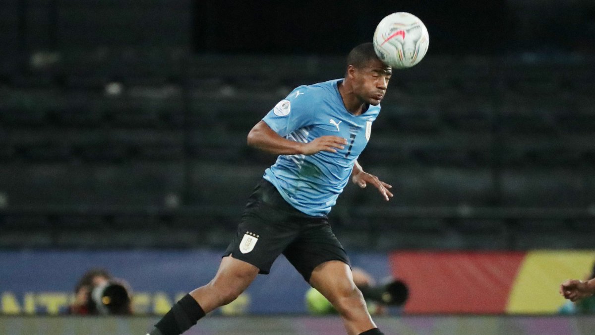 NikSap's tweet image. Будущая звезда "Манчестер Юнайтед". Говорят, что МЮ уже заслал гонцов в "Ривер". И правильно: Николас де ла Крус пока действительно проводит шикарный турнир. На сегодня лучший у Уругвая.