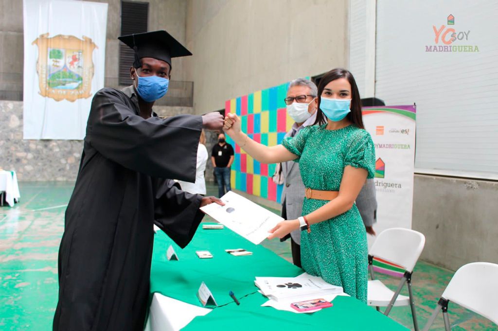 pronnif's tweet photo. La #PRONNIF, a través de La Madriguera, realizó la sexta graduación de 29 estudiantes de primaria y secundaria, así como de 13 jóvenes de los talleres del #Icatec. La Procuradora María Leticia Sánchez Campos, encabezó la ceremonia y entrega de constancias y certificados. #IEEA https://t.co/LmfiJ5SYdR