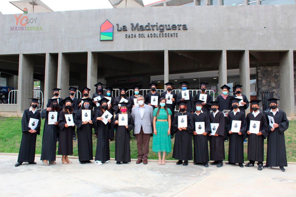 pronnif's tweet photo. La #PRONNIF, a través de La Madriguera, realizó la sexta graduación de 29 estudiantes de primaria y secundaria, así como de 13 jóvenes de los talleres del #Icatec. La Procuradora María Leticia Sánchez Campos, encabezó la ceremonia y entrega de constancias y certificados. #IEEA https://t.co/LmfiJ5SYdR