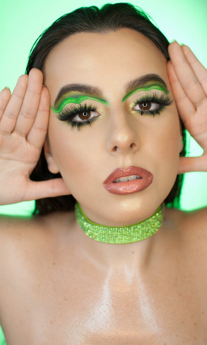 Danimakeupartt's tweet photo. ENVY🐍
@lagirlusa Foundation #LaGirlCosmetics 
@Maybelline Concealer
@PFCosmetics #PhysiciansFormula Butter bronzer @NyxCosmetics Strobe of Genius @MorpheBrushes 39A #MorpheBabe 
@LAColorsusa Lipgloss  
@kkwbeauty  Lip Liner 
@MACcosmetics Mineralize Blush #MACCosmetics https://t.co/5fgSVtV6b9