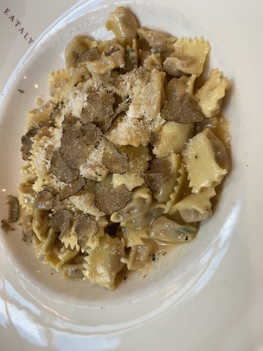 Truffle pasta for today’s #PerezDay 🍝💪🏻