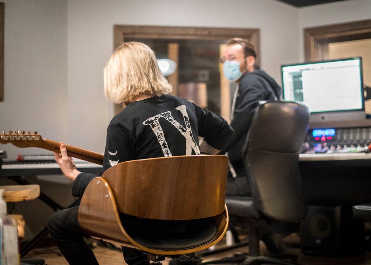 9thplanetband's tweet photo. 🚀 Been working hard in the studio to get new music for you guys! Make sure to follow us on Spotify to stay in the loop when we drop that new new!
🎧: https://t.co/4dF2jRIJCN
📸: @kateklaus #9PO https://t.co/l6Jfcx9wIe