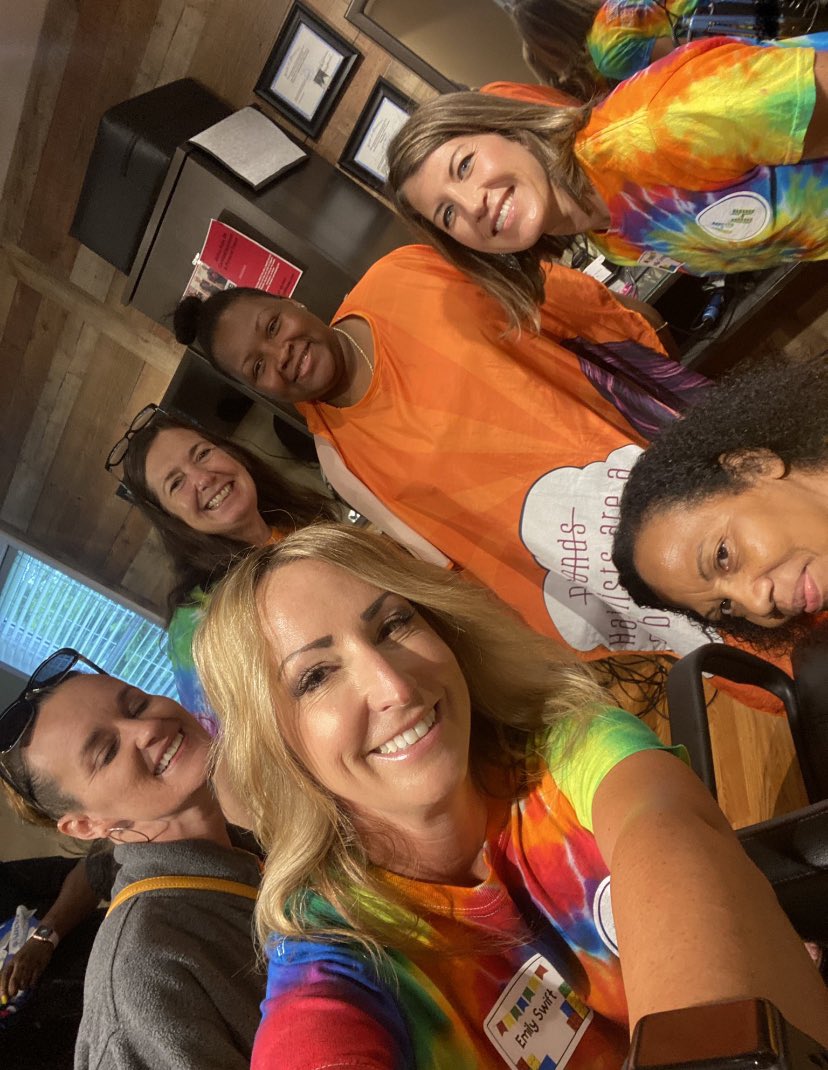 andilou27's tweet photo. Heber Hunt Photo Hunt: Picture at Oola’s Salon! 
#oneteamonedream #hhphotohunt https://t.co/4idngIe3Pa