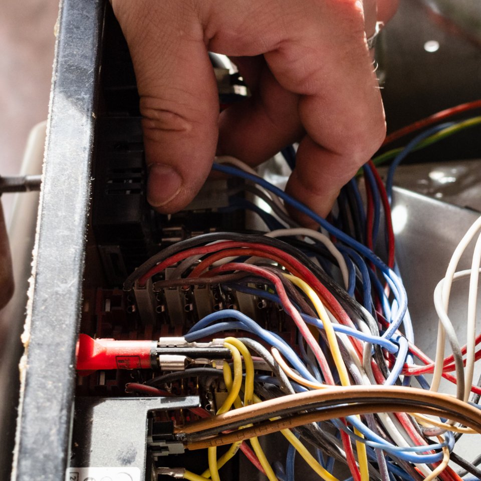 Fun Fact: Master Electricians train almost as long as doctors!
.
.
.
#electrician #denver #homelighting #lighting #denverhomes #exteriordesign #homes #electrical #homerenovation #jellyfishlighting #homesecurity #decorating #outdoorlights