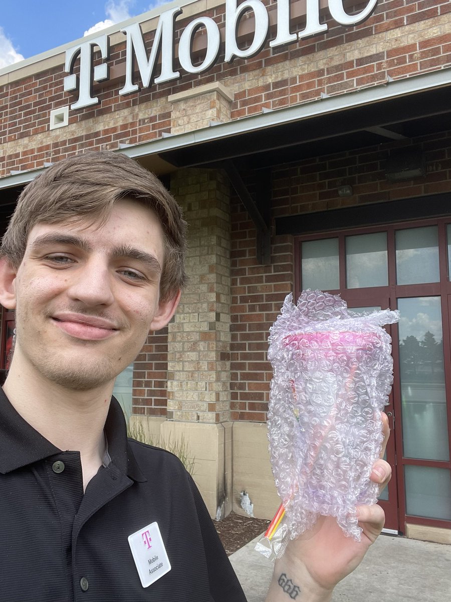 TccJakob's tweet photo. @TCCMobile free stuff every week just for joining the #tccfamily ⁉️ GO MAGENTA ! 🥳🥳🥳 https://t.co/ut4HmWfZIy