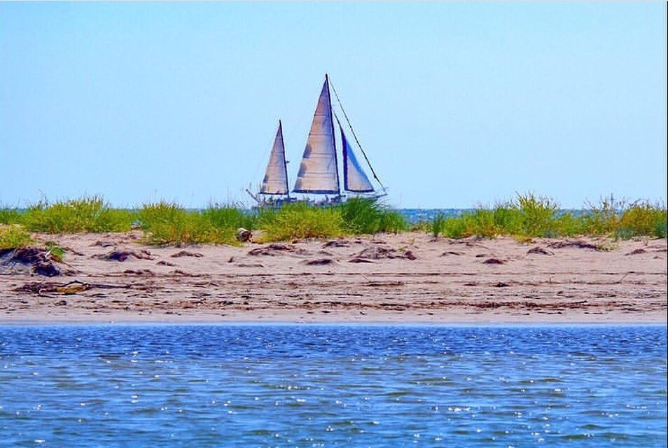 La laguna di #Grado regala sempre grandi emozioni, come questa vista, quasi un miraggio, che ci invia @lukenav_ da Banco d’Orio.

#igersgo #igersfvg #friuliveneziagiulia 

instagram.com/p/CQwagIlFIS2/