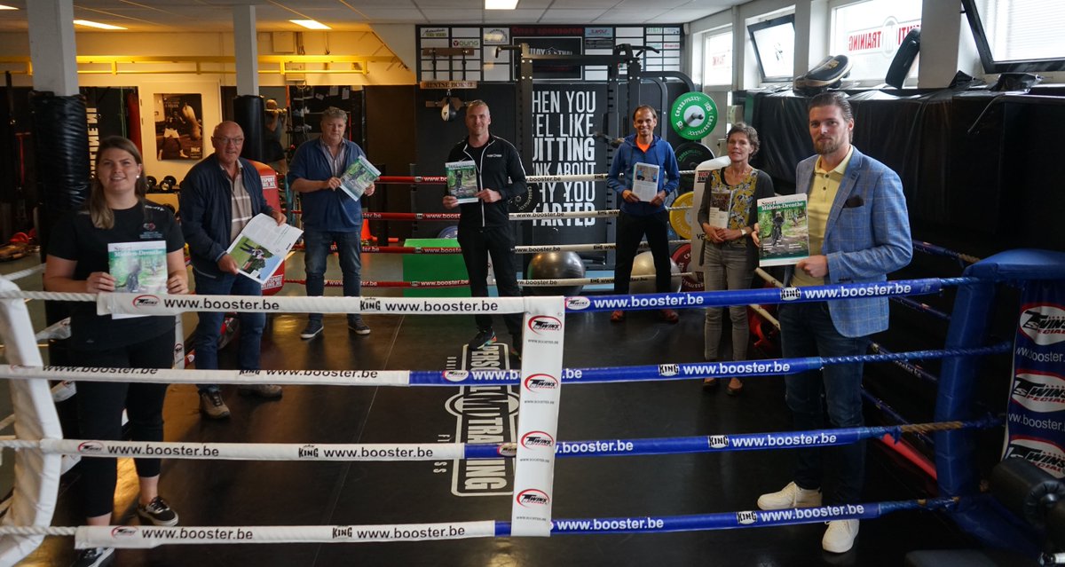 Vandaag de eerste exemplaren uitgedeeld van het magazine Sportpodium Midden-Drenthe-) bit.ly/3626dUv
Tijdens openingstijden is gratis een fysiek exemplaar op te halen bij de hoofdingang van het gemeentehuis. Maar het blad is ook online te lezen-) bit.ly/3hmv7Dv