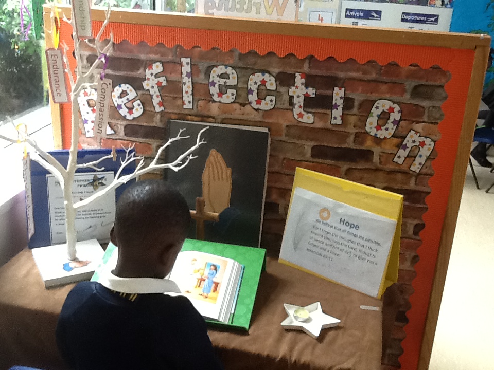 ststephensSW8's tweet photo. A time for quiet reflection for Reception in our RE area. @ststephensSW8 @SouthwarkDBE #StStephenswellbeing #StStephensRE #StStephensreflection https://t.co/eZ0GxdlPYk