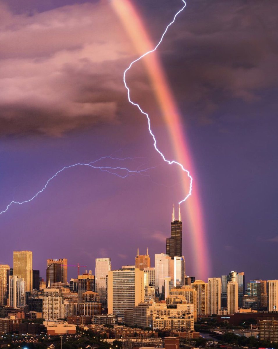 لما تروح السما، هاتبقى رايح وهي جواك من هنا، بنعيمها ومجد الرب اللي فيها. 
واللي هايروح جهنم، هايروح ونارها اللي اختارها جواه من هنا. 

كل ده ما ليش دخل فيه، انت وإلهك بناره وسماءه. 
اللي يهمني؛ إنك لو ما عرفتش تطلع السما اللي جواك هنا أفعال... ما تحولهاش لجحيم.