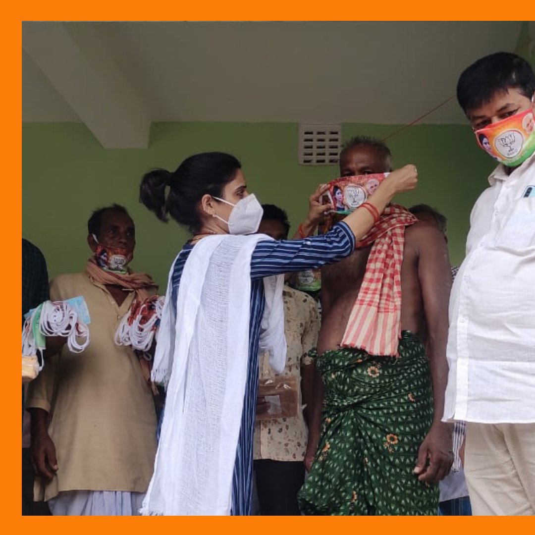 Smrutirekhabjp's tweet photo. ଶ୍ରୀମତୀ ସ୍ମୃତିରେଖା ପହି  ୧୩  ନଂ ଜୋନ ର  ପାଟପୁର ଗ୍ରାମପଞ୍ଚାୟତ ରେ ବିଜେପି କର୍ମୀ ମାନଙ୍କ ସହିତ ପରିଭ୍ରମଣ କରି ସେ  ଅଞ୍ଚଳ ର ସୁବିଧା ଅସୁଵିଧା ପଚାରି ବୁଝିବା ସହ  ଶୁଖିଲା ଖାଦ୍ୟ ଓ ମାସ୍କ ବଣ୍ଟନ କରି କରୋନା  ପାଇଁ ଲୋକଙ୍କୁ ସଚେତନ କରିଥିଲେ|

#SmrutiRekhaPahi
#servepeople
#dharmashala
#BJP
#staysafe #satayhome https://t.co/FecjnxgA3f
