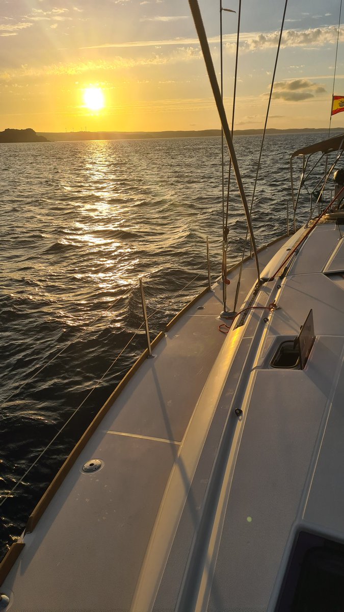 Buenas tardes! 🌞💦⛵ . Vuelvo a Twitter 😊