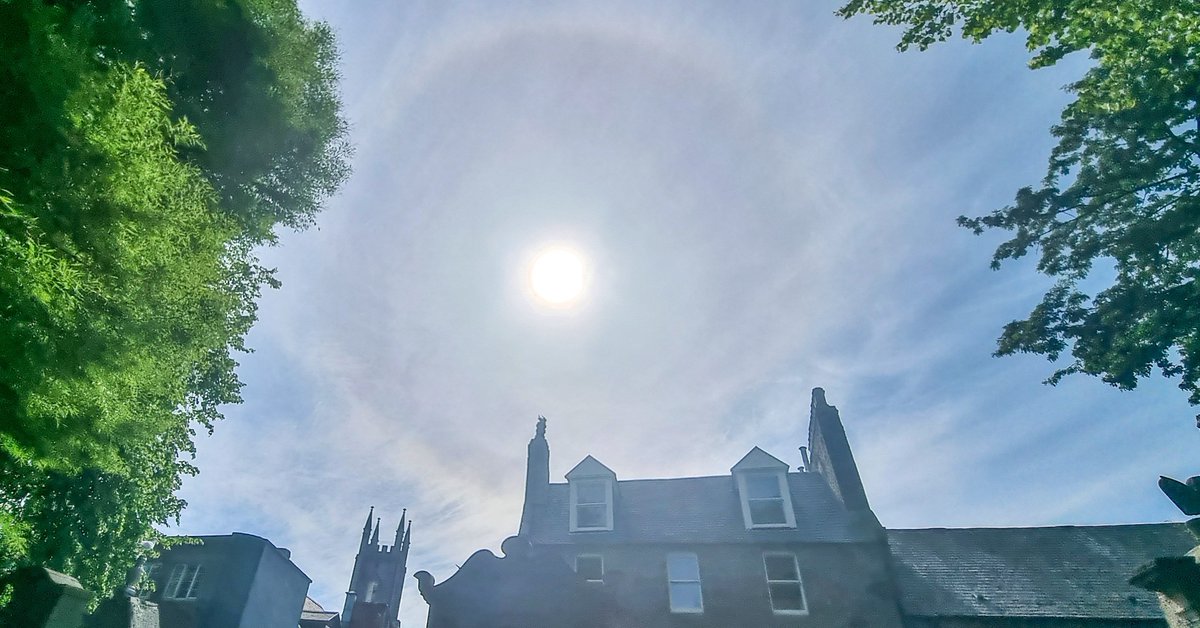 bergjagger's tweet photo. Sun Halo over Aberdeen. #EveningExpress #stvsnaps #stvweather #sunhalo https://t.co/CkYbv1MHja
