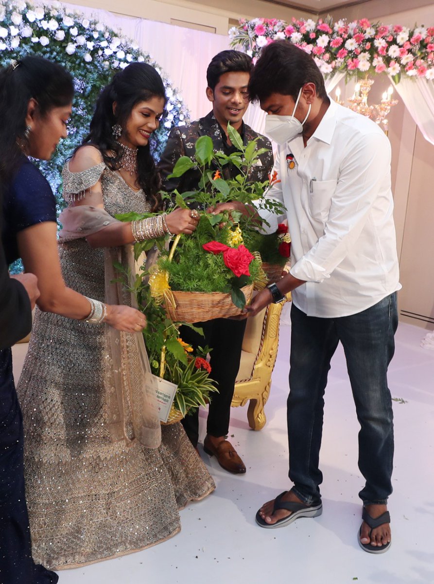 Udhaystalin's tweet photo. ’ஸ்டாலின் தான் வாராரு..விடியல் தரப் போறாரு’ என்ற கழகத்தின் தேர்தல் பிரச்சார பாடலுக்கு இசையமைத்த தம்பி @jerard_felix- பிரேஷிசாந்தனா திருமண வரவேற்பு நிகழ்ச்சியில் மாண்புமிகு முதலமைச்சர் அவர்களுடன் பங்கேற்று மரக்கன்று பசுமைக்கூடை வழங்கி வாழ்த்தினோம். மணமக்கள்  தமிழ் போல் வாழ்க. https://t.co/tXO331czgq
