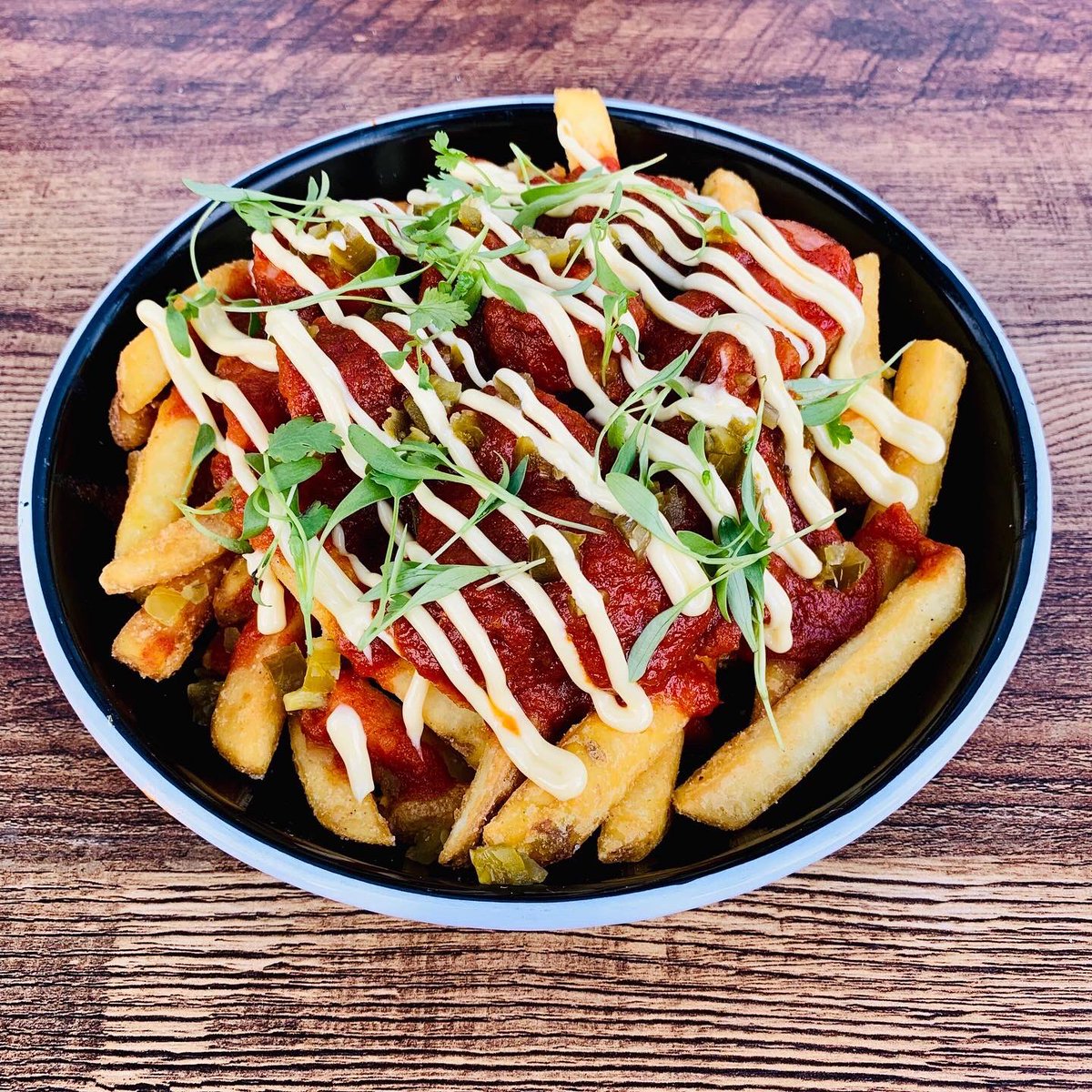 #Walthamstow! Come check out our pop up stall at @signaturebrewbh Fri &amp; Sat for some mouthwatering <a href="/WeServeHumans/">We Serve Humans</a> Hot Dog’s we’re cooking up 🌭🔥 

ft. classic, chilli cheese &amp; vegan hot dogs - throw in some loaded chilli cheese for the perfect combo! See you this weekend 👌🏻