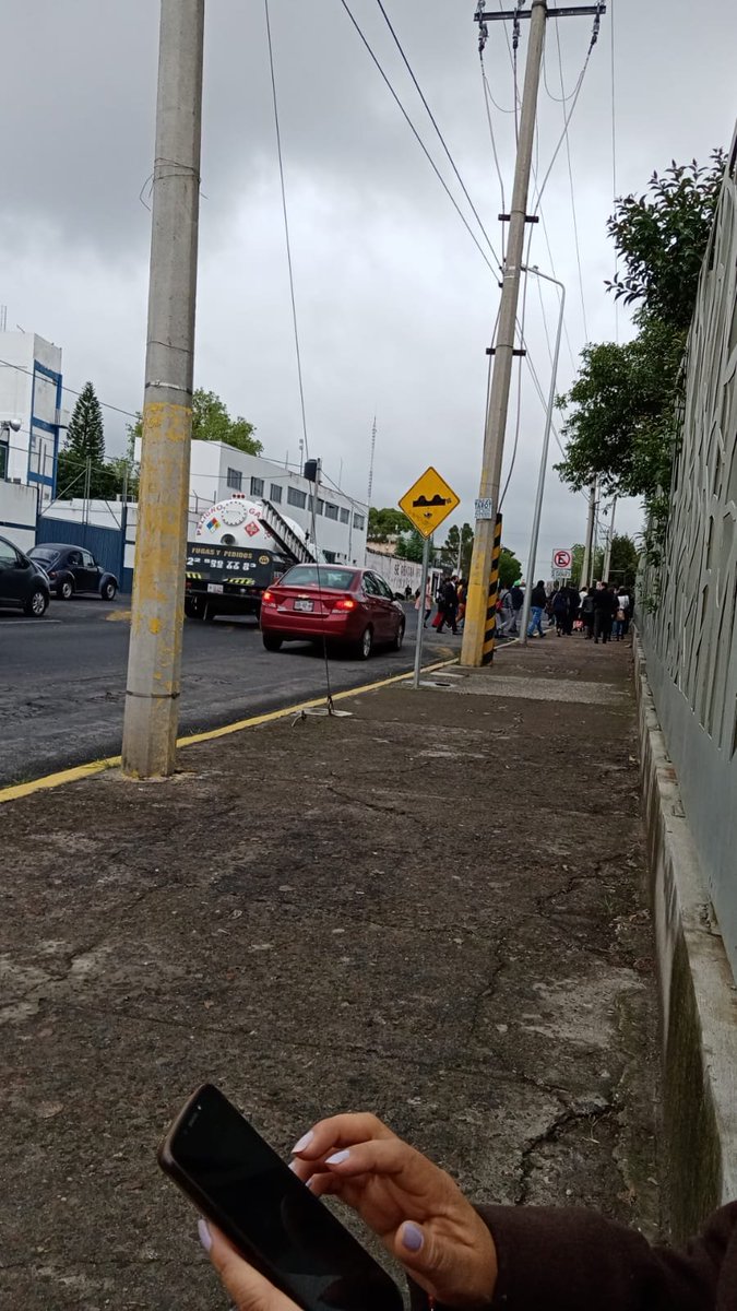 GalileoMx_'s tweet photo. #AsuMecha😳|| Evacúan Finanzas tras una supuesta amenaza de bomba. #Puebla 
📸: @ReyAlbur , @cuazzjjhm https://t.co/zwEeNityaq