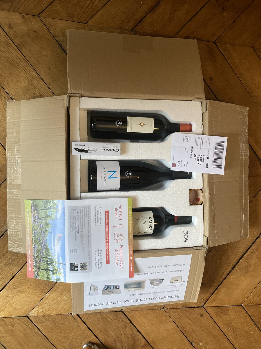 Un exemple de notre collaboration avec les vinsdurables.fr : 
Le client a pu suivre son colis pendant son expédition : température, humidité. 
Il prend ses bouteilles et renvoie la boite réutilisable grace à une étiquette retour 
Qualité et durabilité réunies
#lavieduvin