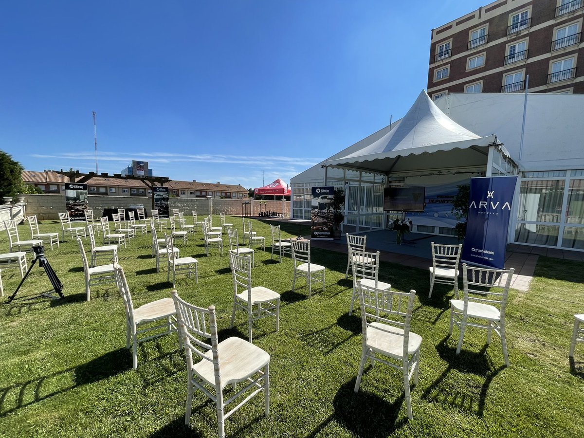 La8Leon's tweet photo. En poco más de 2 horas en directo entregamos nuestros premios @La8Leon DEPORTIVOS 2021 

Ya esta todo casi preparado !!! https://t.co/5qiUt88Yl3