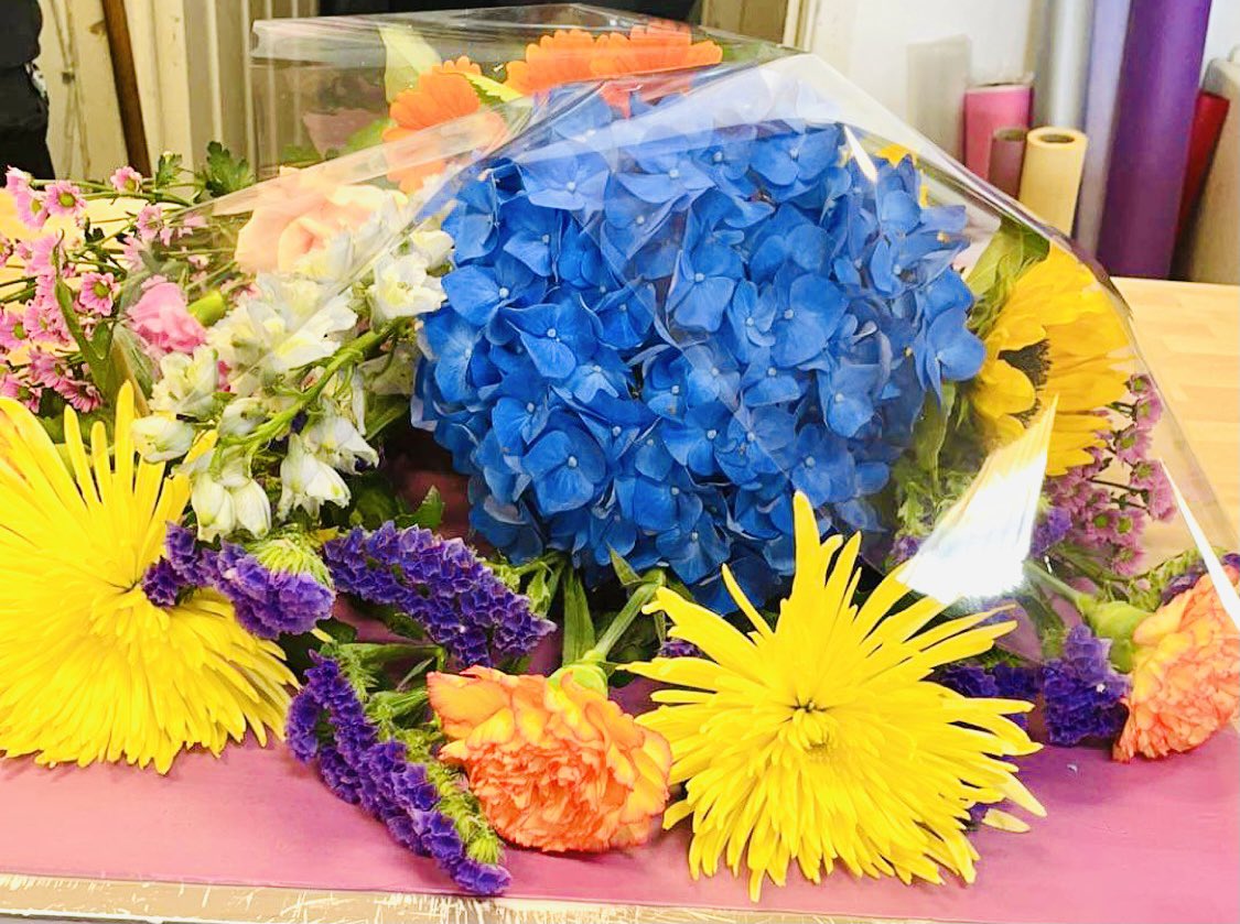 Beautiful flowers to send off our nurse director Rachael Cocker yesterday. Good luck! #deputychiefnurse <a href="/NNUH/">Norfolk and Norwich University Hospitals</a> <a href="/DrNancyFontaine/">Prof Nancy Fontaine</a>