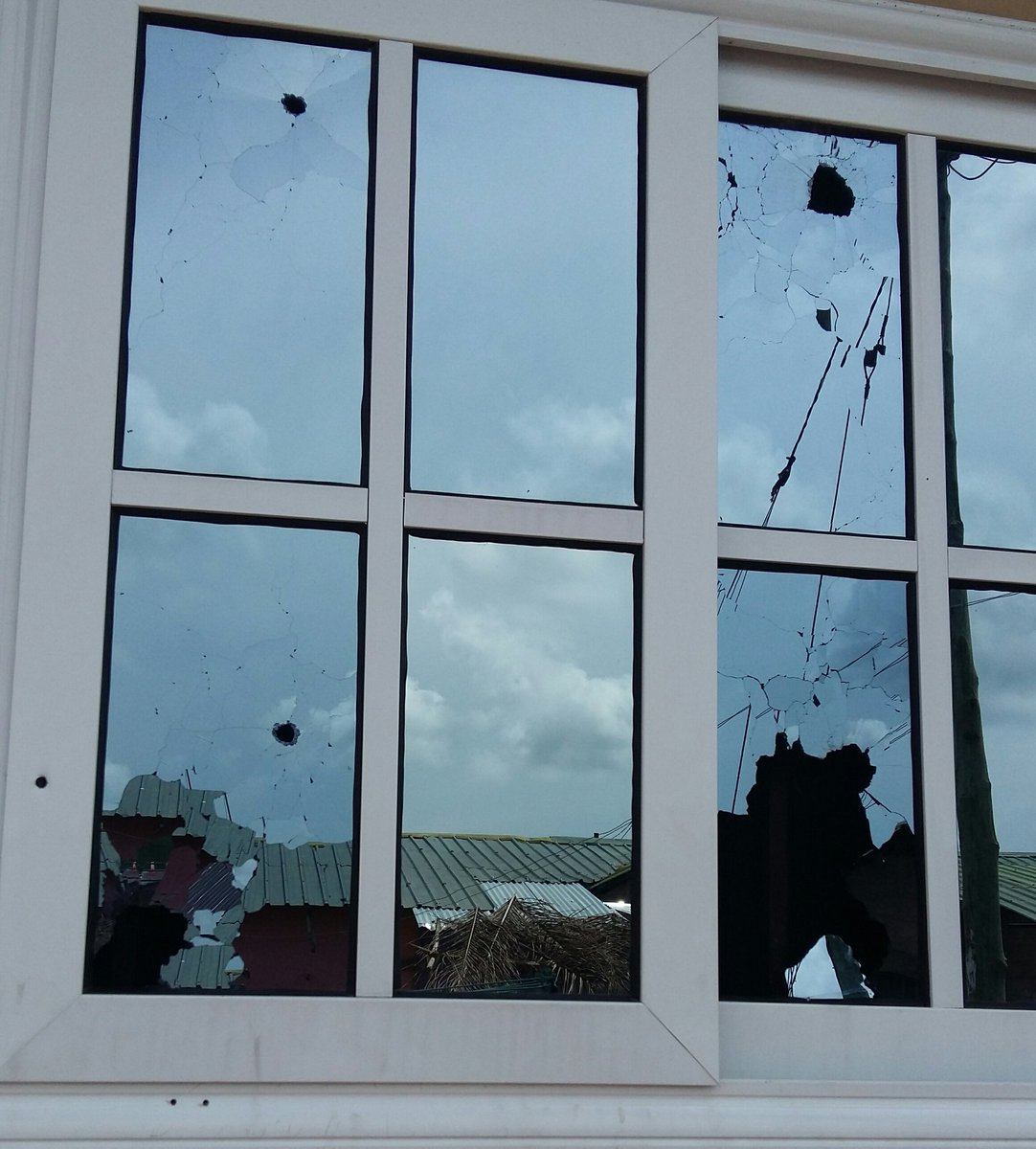 realnaajudith's tweet photo. 🌡29th June, 2021 3pm💔 trigger-happy hoodlums parading as Ghana police officers went to my dad's house, shot &amp; killed him because he had video evidence on his phone on the killing of 4 guys by the police 2months ago!!! I am dumbfounded!WtF is going on in 🇬🇭 https://t.co/Wz4kjVyigl