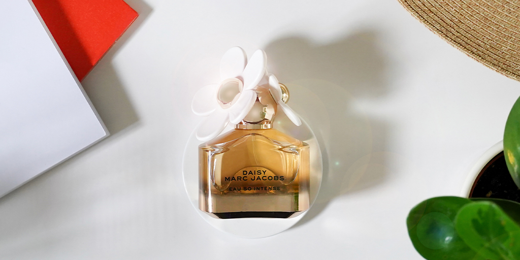 ThePerfumeShop's tweet photo. Introducing DAISY EAU SO INTENSE MARC JACOBS, a new, deeper interpretation of the original Daisy fragrance.

https://t.co/o5hiDHfvUe https://t.co/4ckOlHktq9