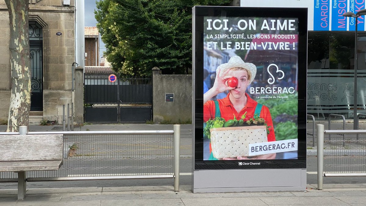 VilledeBergerac's tweet image. 😁 Le #Panache s'exporte sur les arrêts de tram de #Bordeaux et sa métropole. Une belle campagne de communication pour notre ville dans le but d'attirer les nouveaux arrivants, visiteurs, investisseurs... Vous les retrouverez prochainement à #Agen, #Brive, #Angoulême, #Limoges.