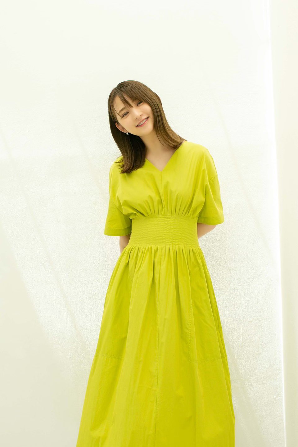 鈴木咲 ライムグリーンのワンピース T Co 6sl7a0bp9r Twitter