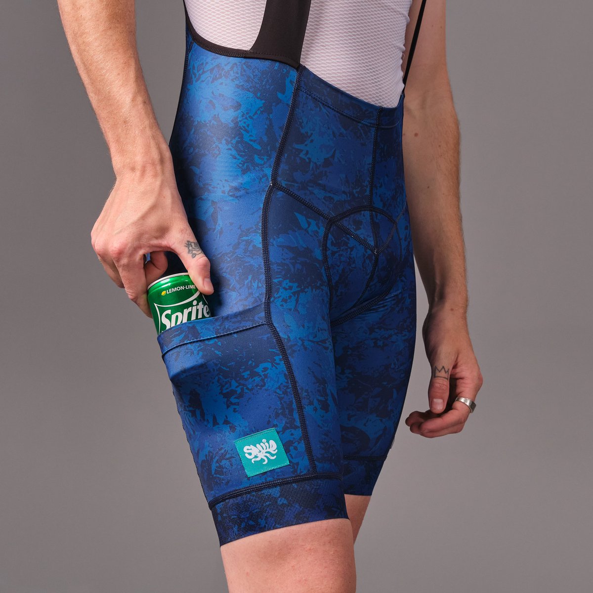 ElielCycling's tweet photo. Itโs the little details ๐
Be sure to grab your #SquidSeparates ๐ฆ #MixAndMatch kit prior to July 6th ๐ค
๐ https://t.co/yB190PJP5M
#BestoftheJest #ElielCycling https://t.co/mXtimUuvC7