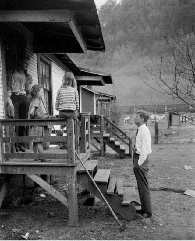 Anthea06274890's tweet image. John F. Kennedy campaigning Door-to-Door in West Virginia (1960)