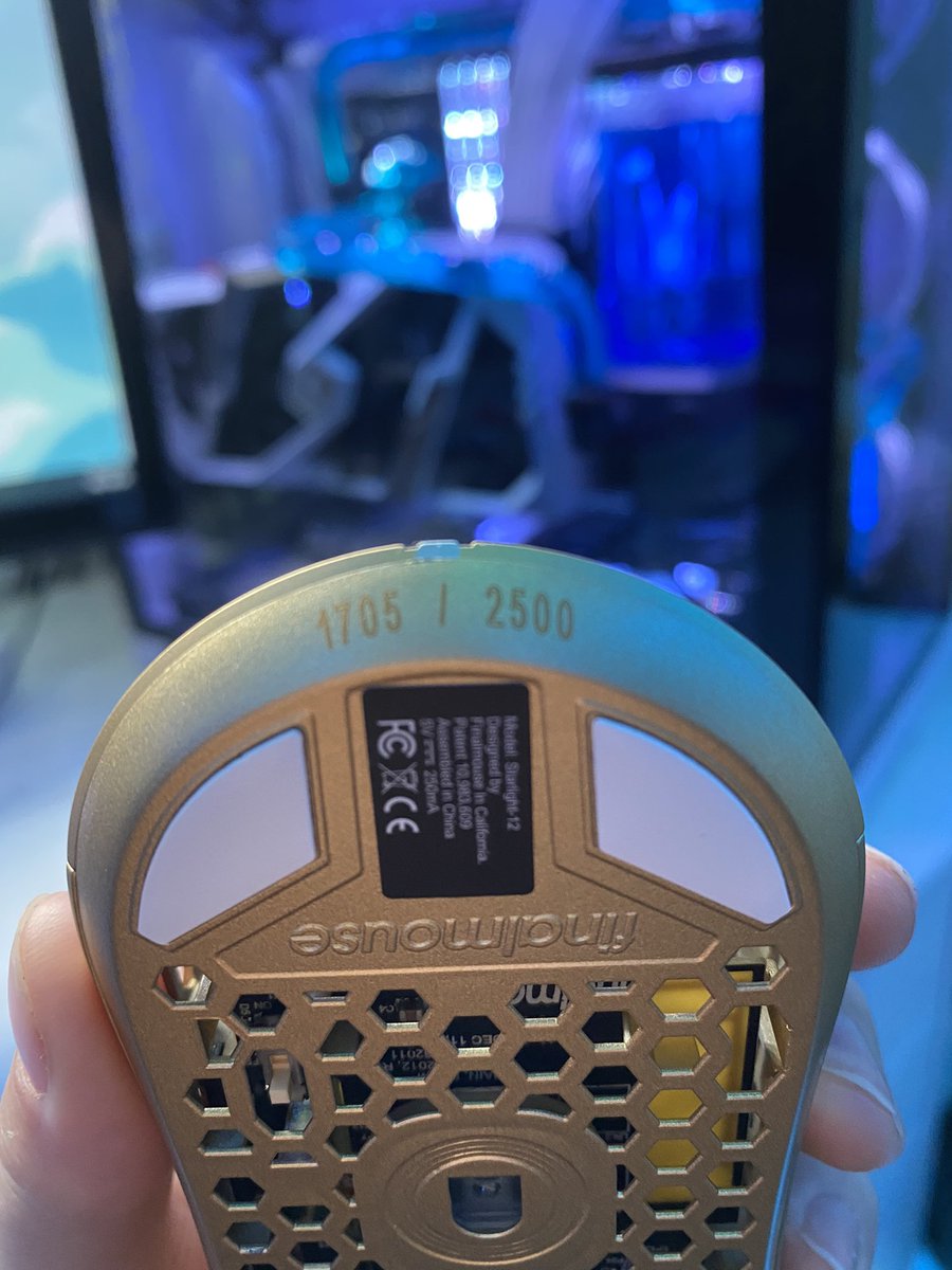 iCluckster's tweet photo. Legit the best mouse ever, I CANT GET OVER HOW LIGHT IT IS 
I love this thing.
@finalmouse https://t.co/F9FARxXJsW