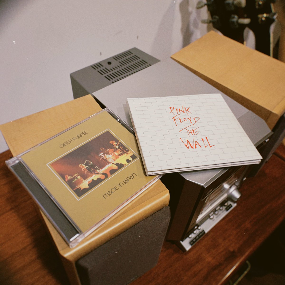 ZeeYoung69's tweet photo. Albums of the month

#實體唱片復興運動 
#cd #CompactDisc #stereo 
#PinkFloyd #TheWall 
#DeepPurple #MADEINJAPAN https://t.co/tfGHDMpwGb