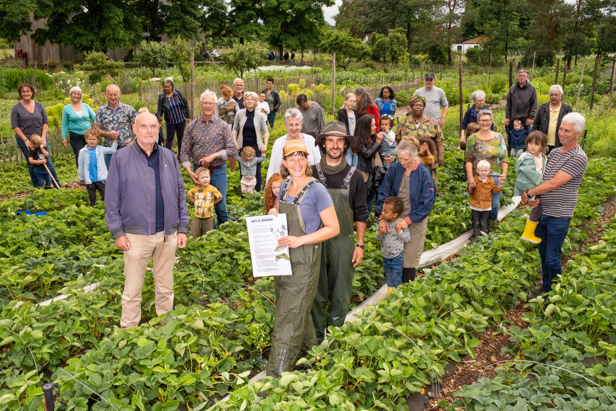 R'dams Milieucentrum (@milieucentrum) on Twitter photo Gezocht: grootouders & kleinkinderen: 1 juli 14:00u, overhandiging van 't Manifest <a href="/aardpeer/">Aardpeer, samen voor grond</a> #samenvoorgrond op 't Plein in Den Haag aan tweedekamerleden van de commissie #Landbouw, #Natuur en #Voedselkwaliteit. Onderteken 't #manifest en lees meer >>> aardpeer.nl/samenvoorgrond… Gezocht: grootouders & kleinkinderen: 1 juli 14:00u, overhandiging van 't Manifest <a href="/aardpeer/">Aardpeer, samen voor grond</a> #samenvoorgrond op 't Plein in Den Haag aan tweedekamerleden van de commissie #Landbouw, #Natuur en #Voedselkwaliteit. Onderteken 't #manifest en lees meer >>> aardpeer.nl/samenvoorgrond…